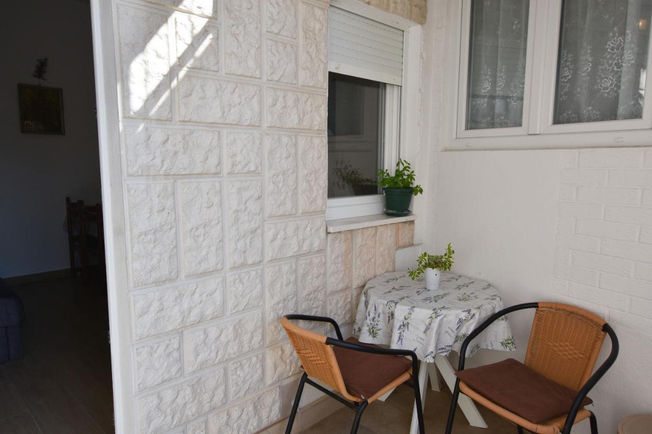 Apartment Miledina Primosten Exterior photo