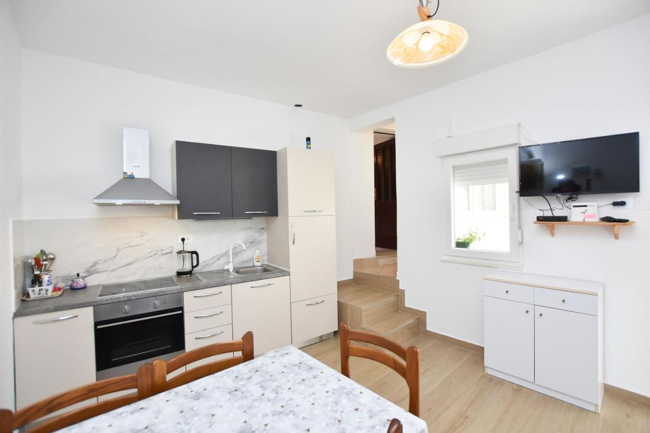 Apartment Miledina Primosten Exterior photo